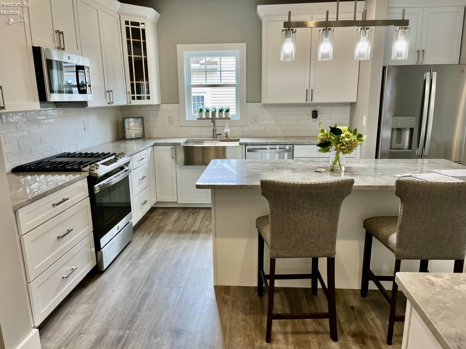 1098 N Lost Lake Road