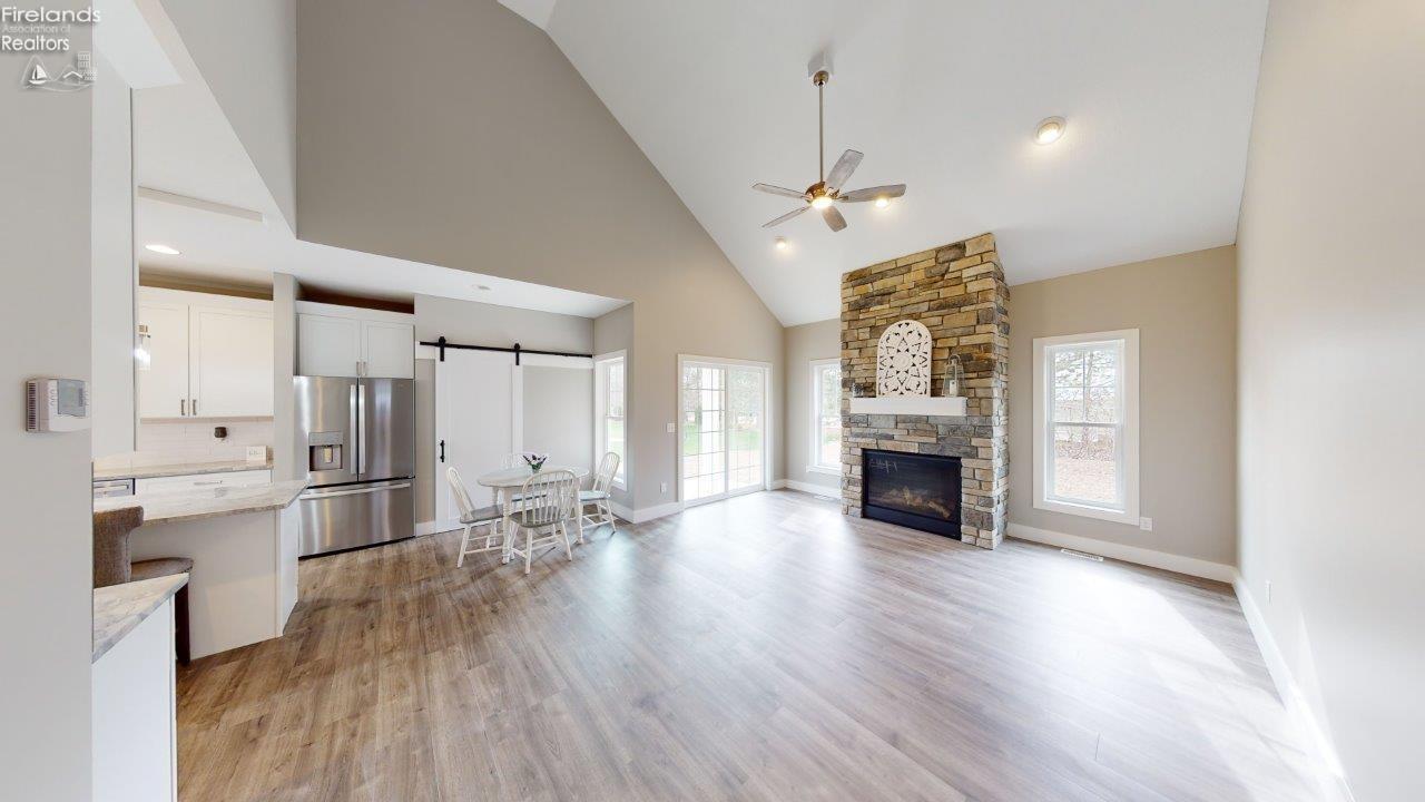 1098 N Lost Lake Road