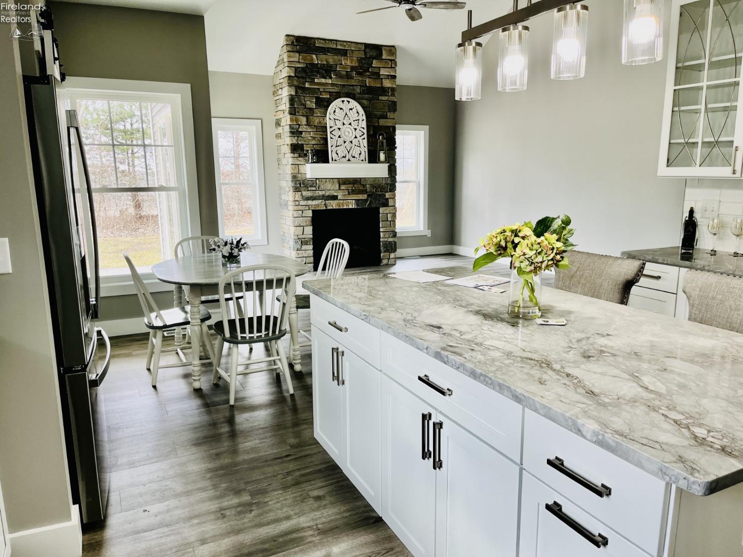 1098 N Lost Lake Road