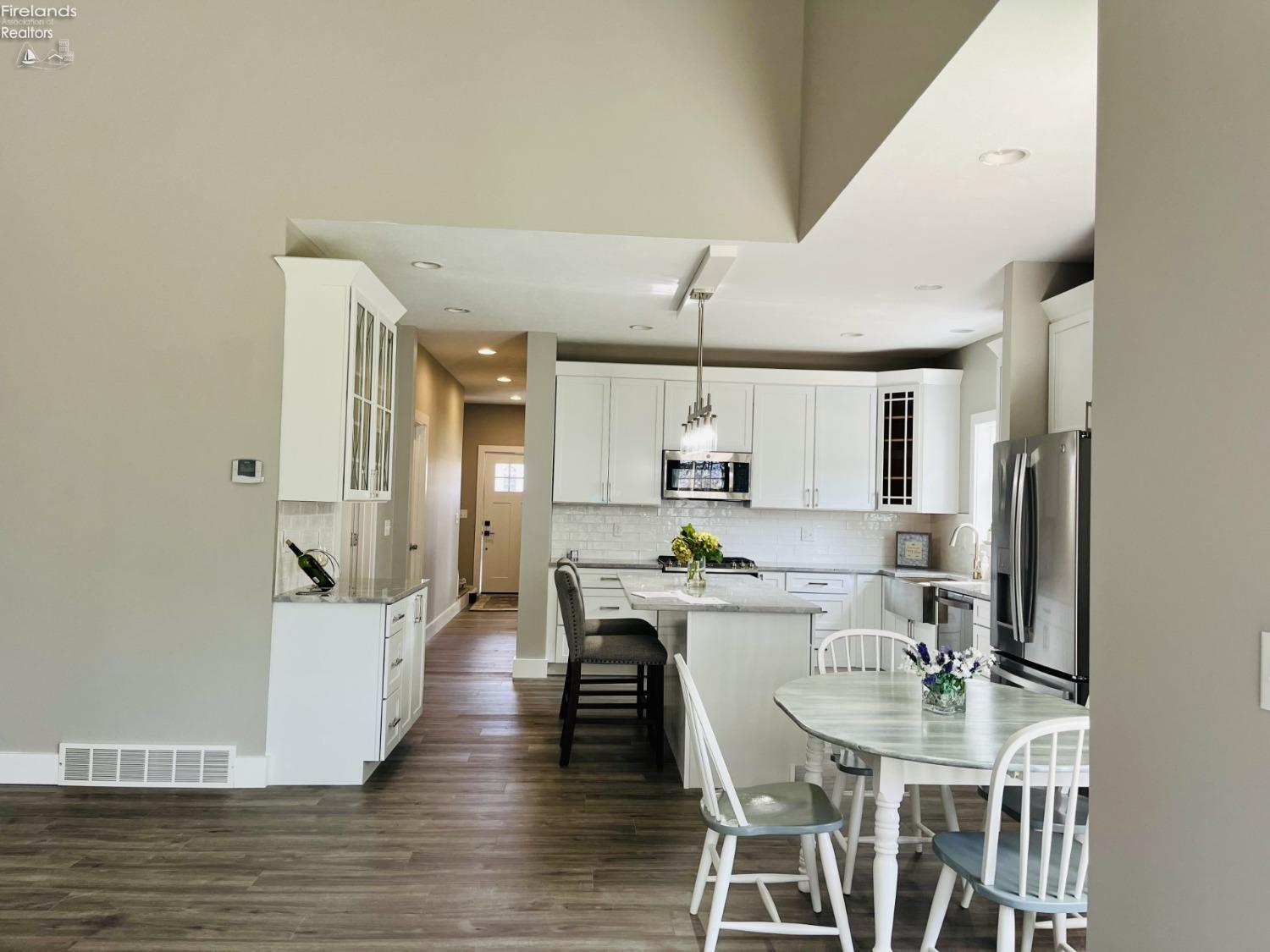 1098 N Lost Lake Road