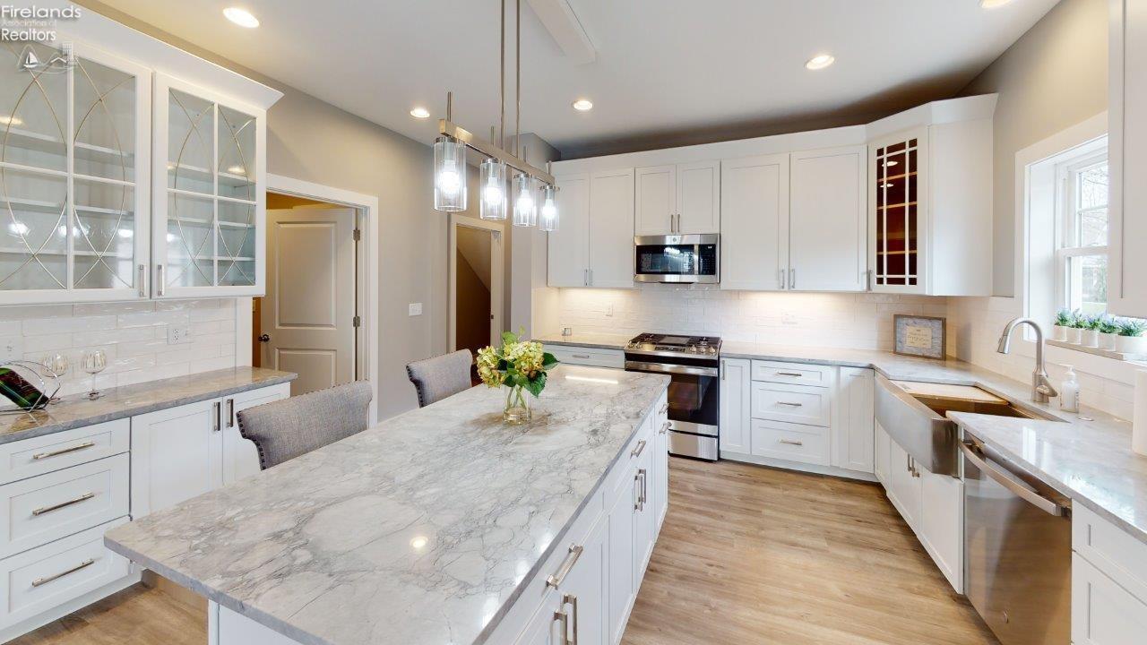 1098 N Lost Lake Road