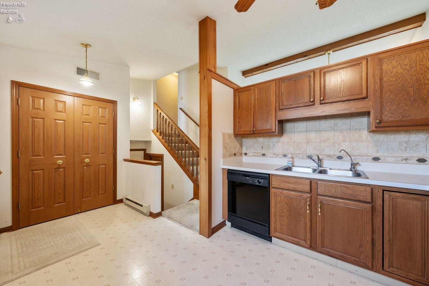 377 N Lighthouse Oval Road