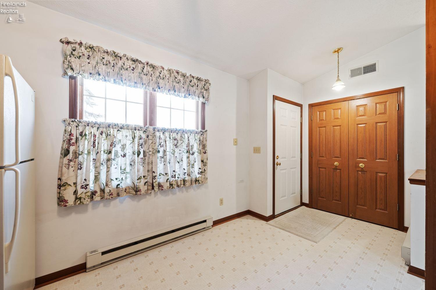 377 N Lighthouse Oval Road