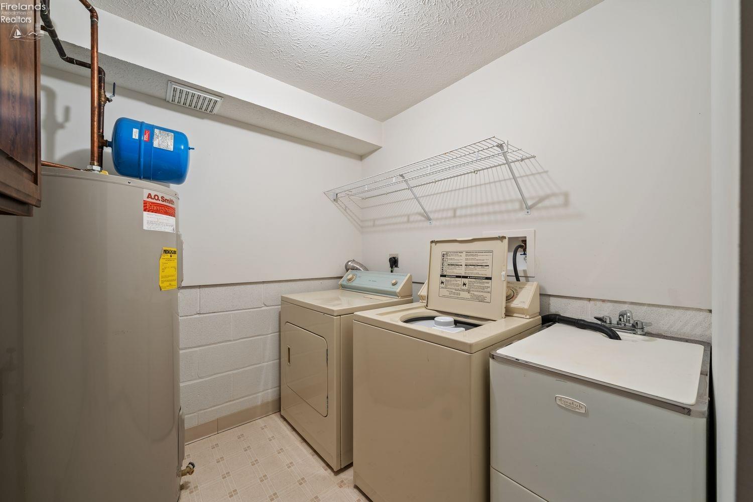 377 N Lighthouse Oval Road