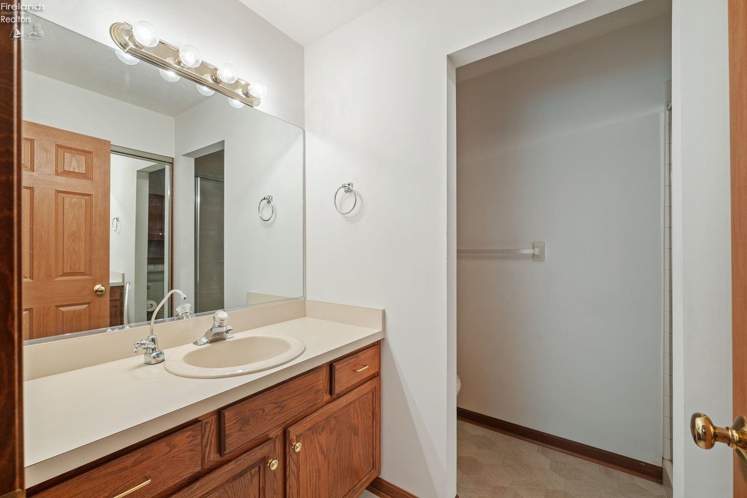 377 N Lighthouse Oval Road