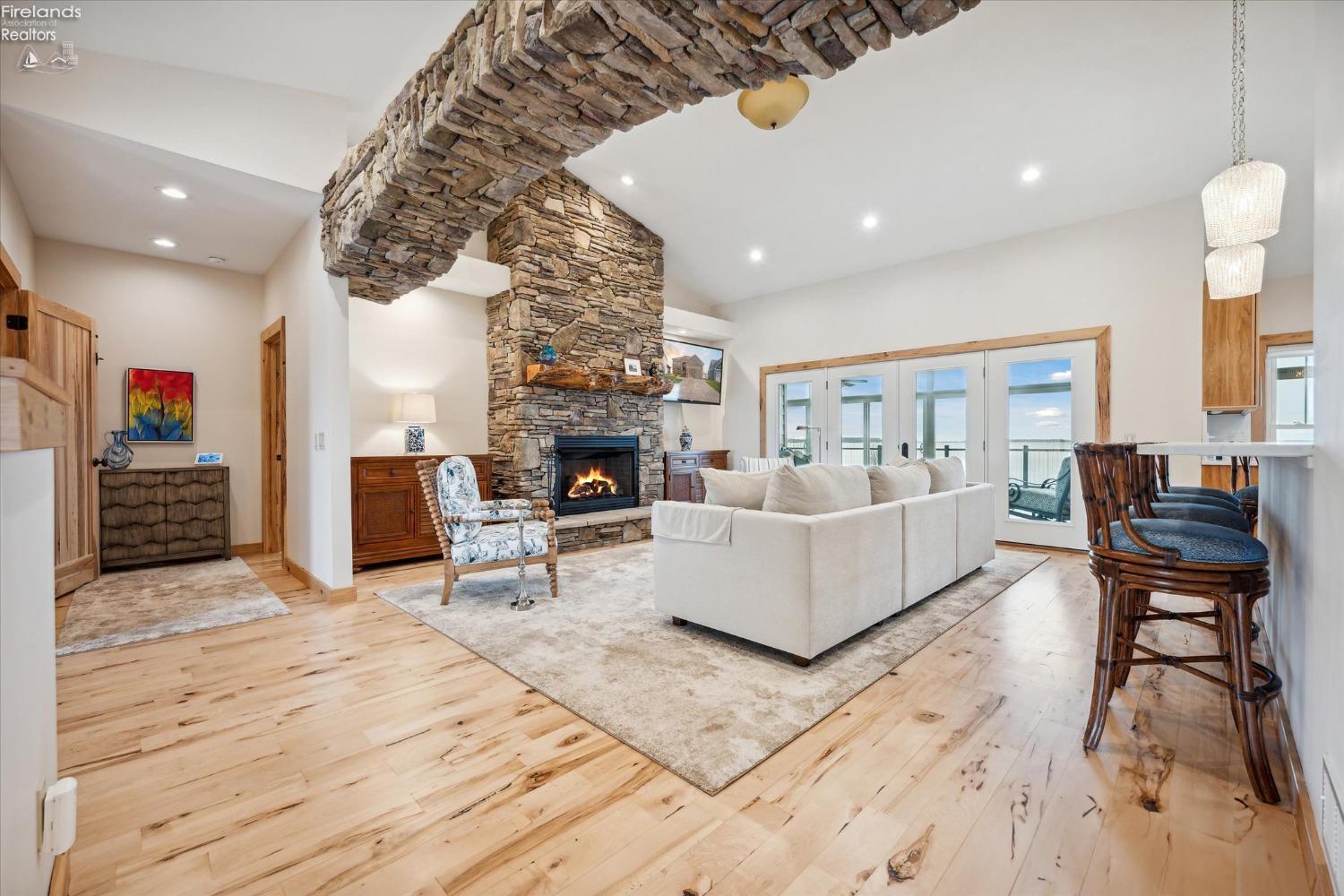 2789 S Waterside Court