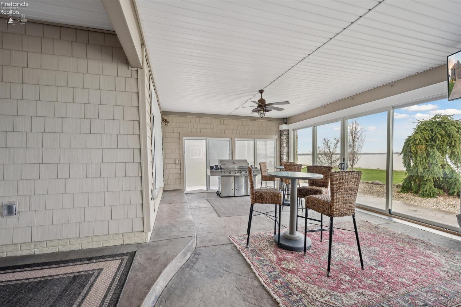 2789 S Waterside Court