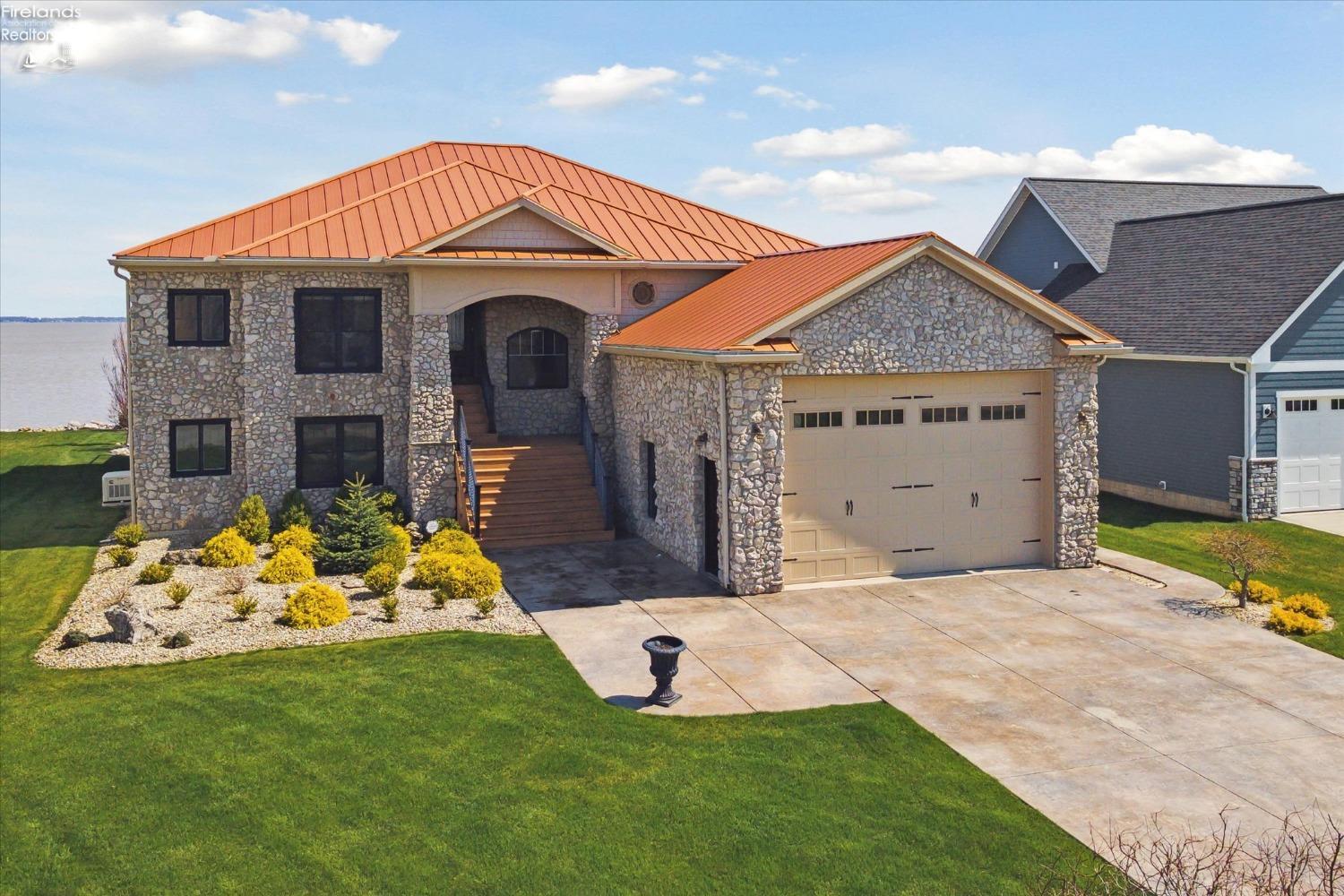 2789 S Waterside Court