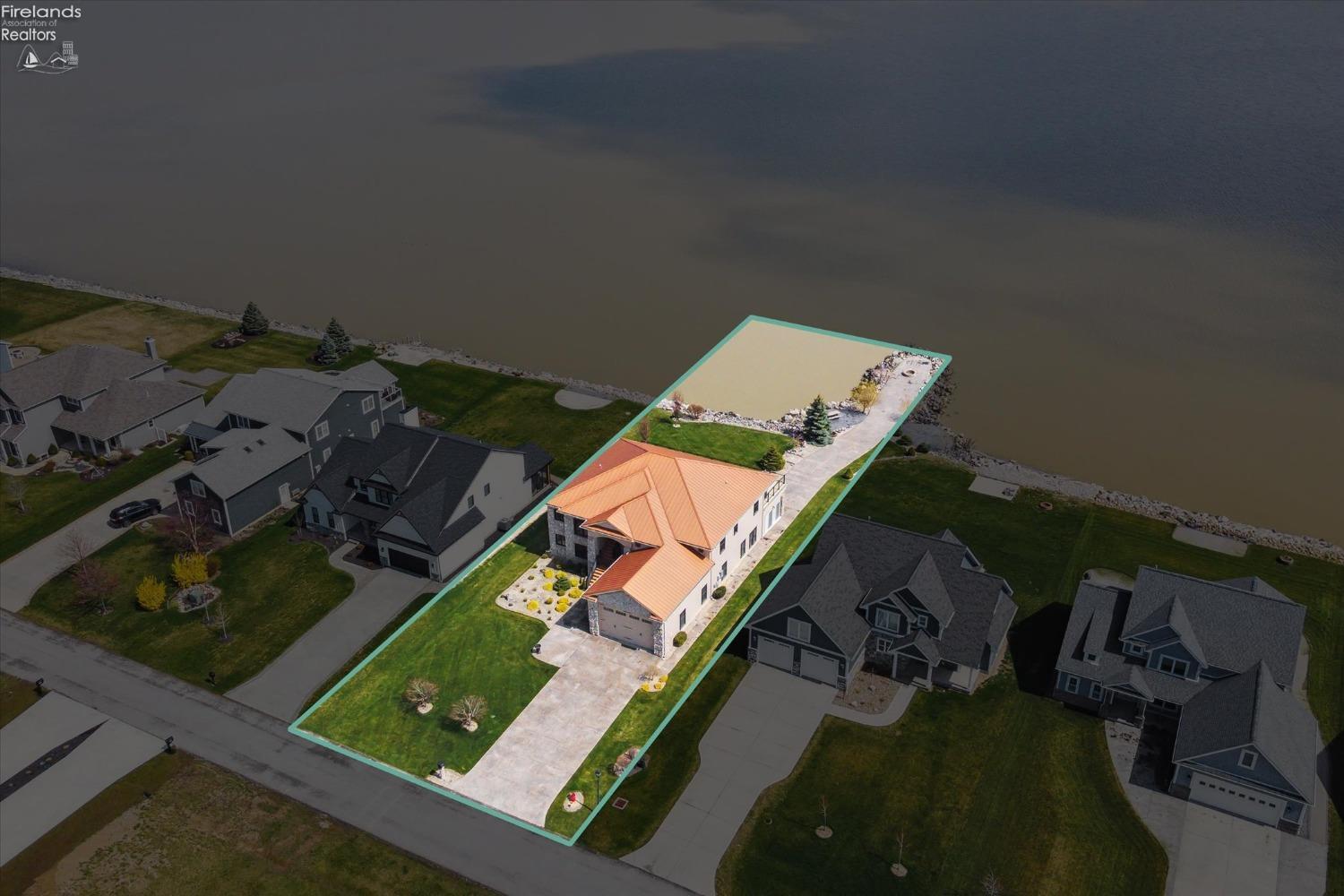 2789 S Waterside Court