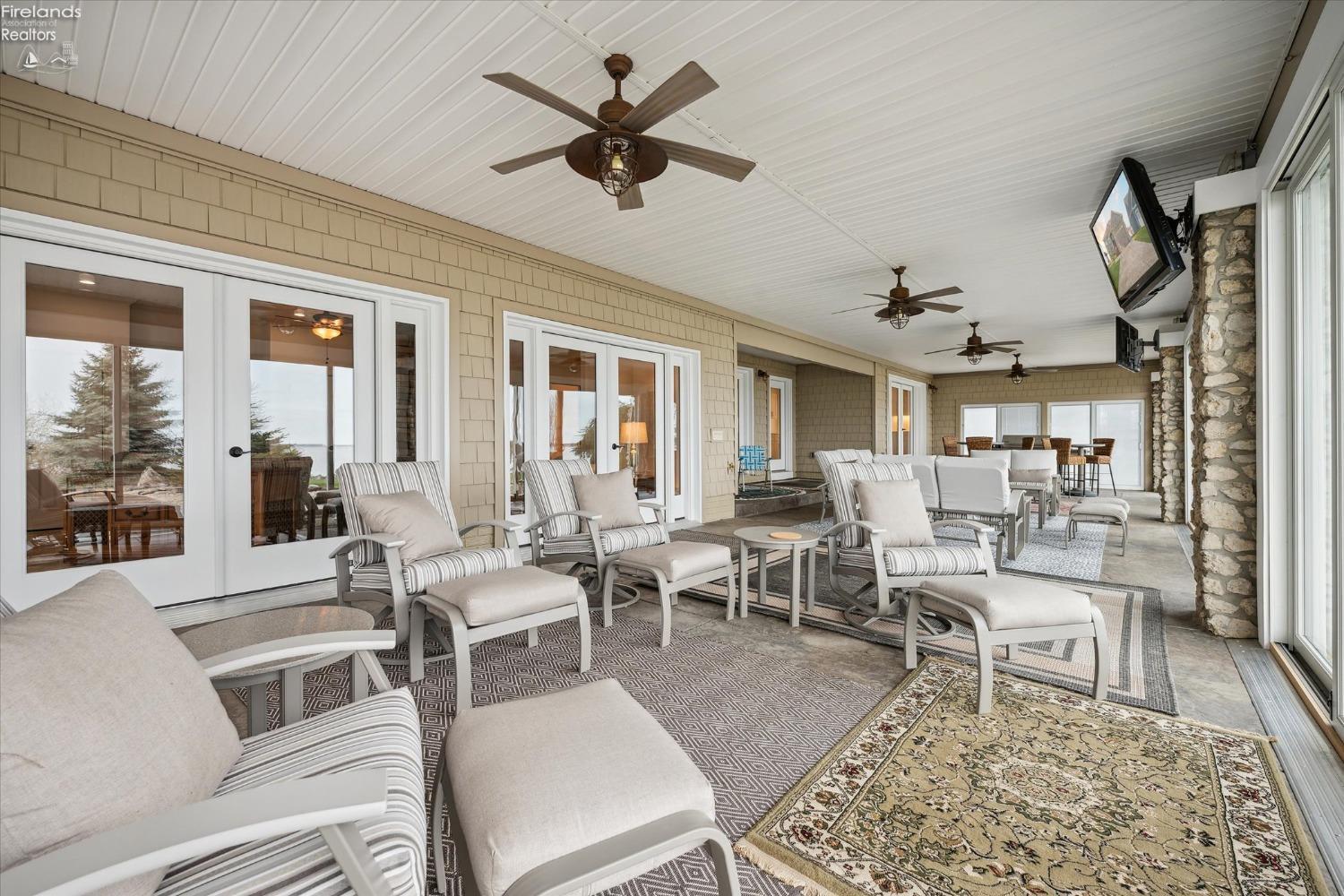 2789 S Waterside Court