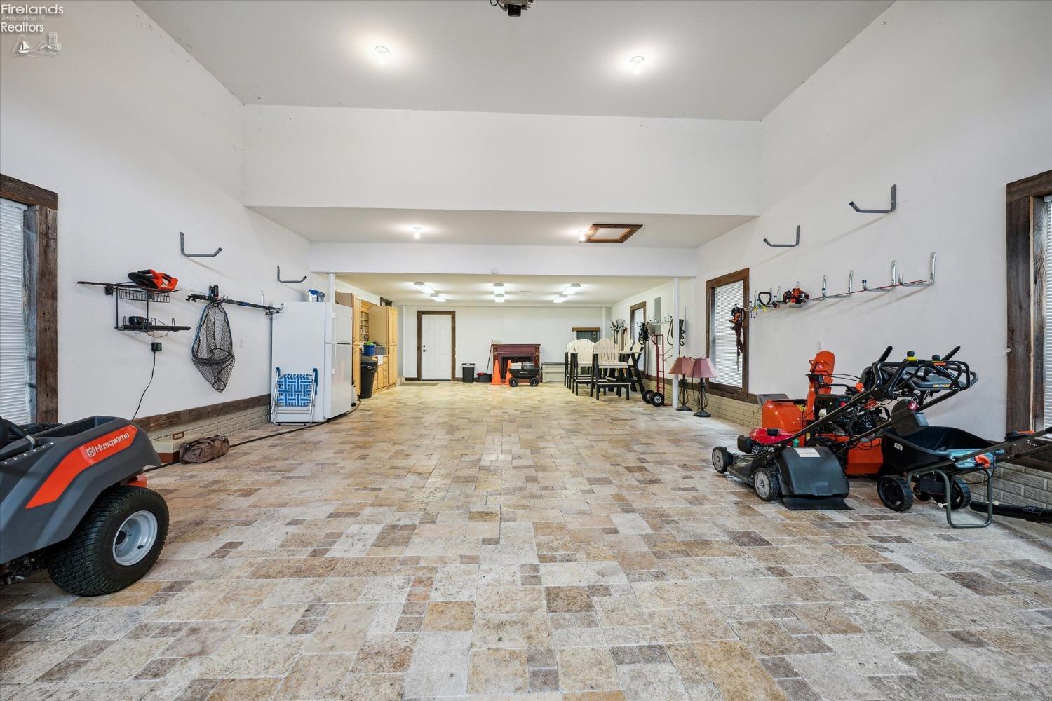 2789 S Waterside Court