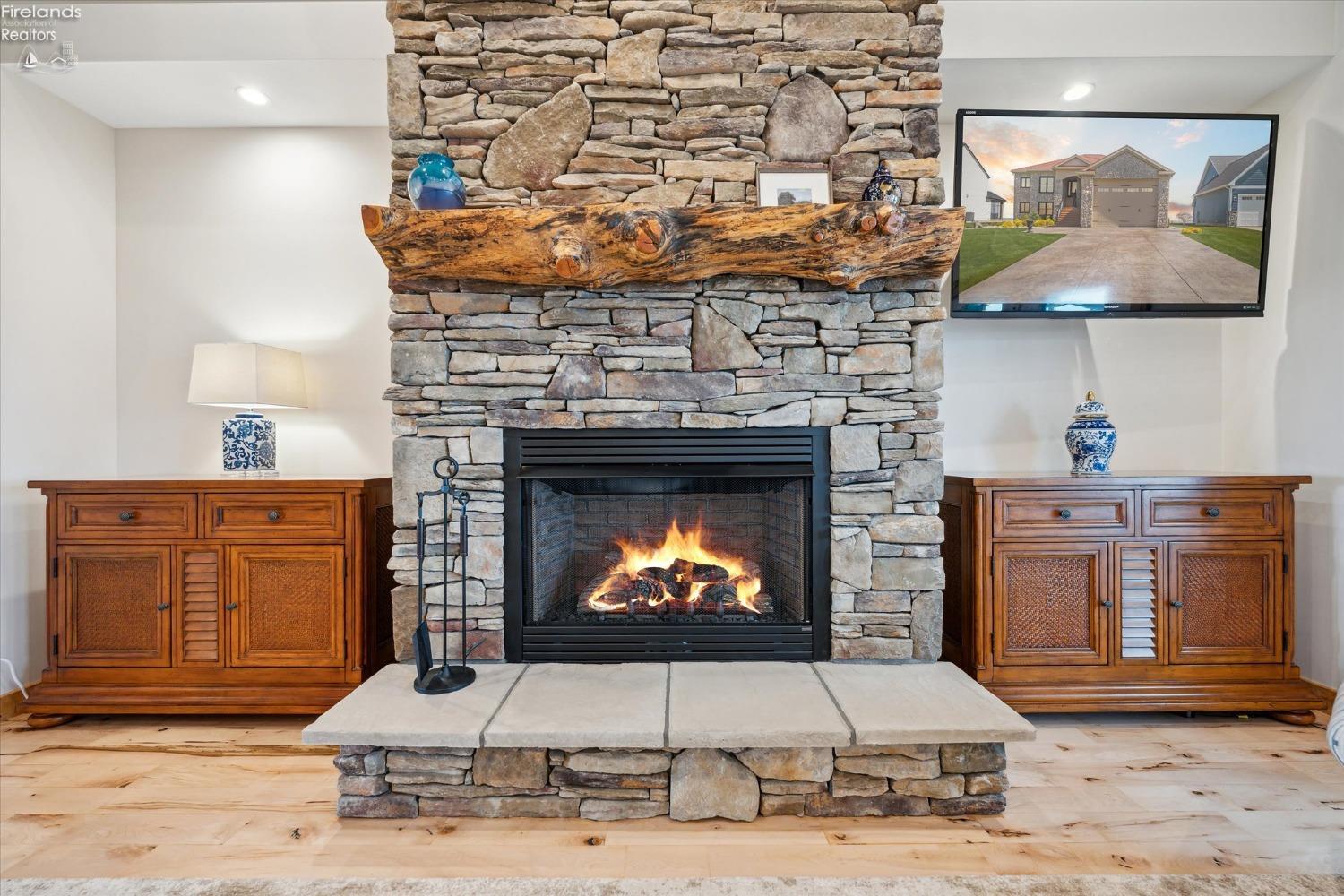 2789 S Waterside Court