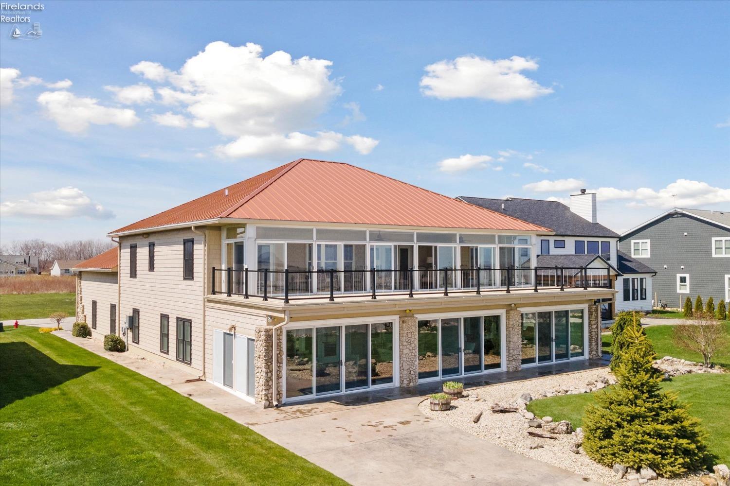 2789 S Waterside Court