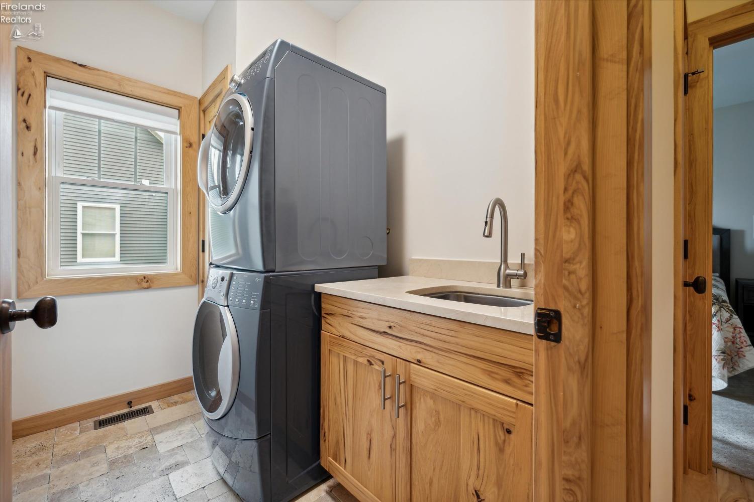 2789 S Waterside Court