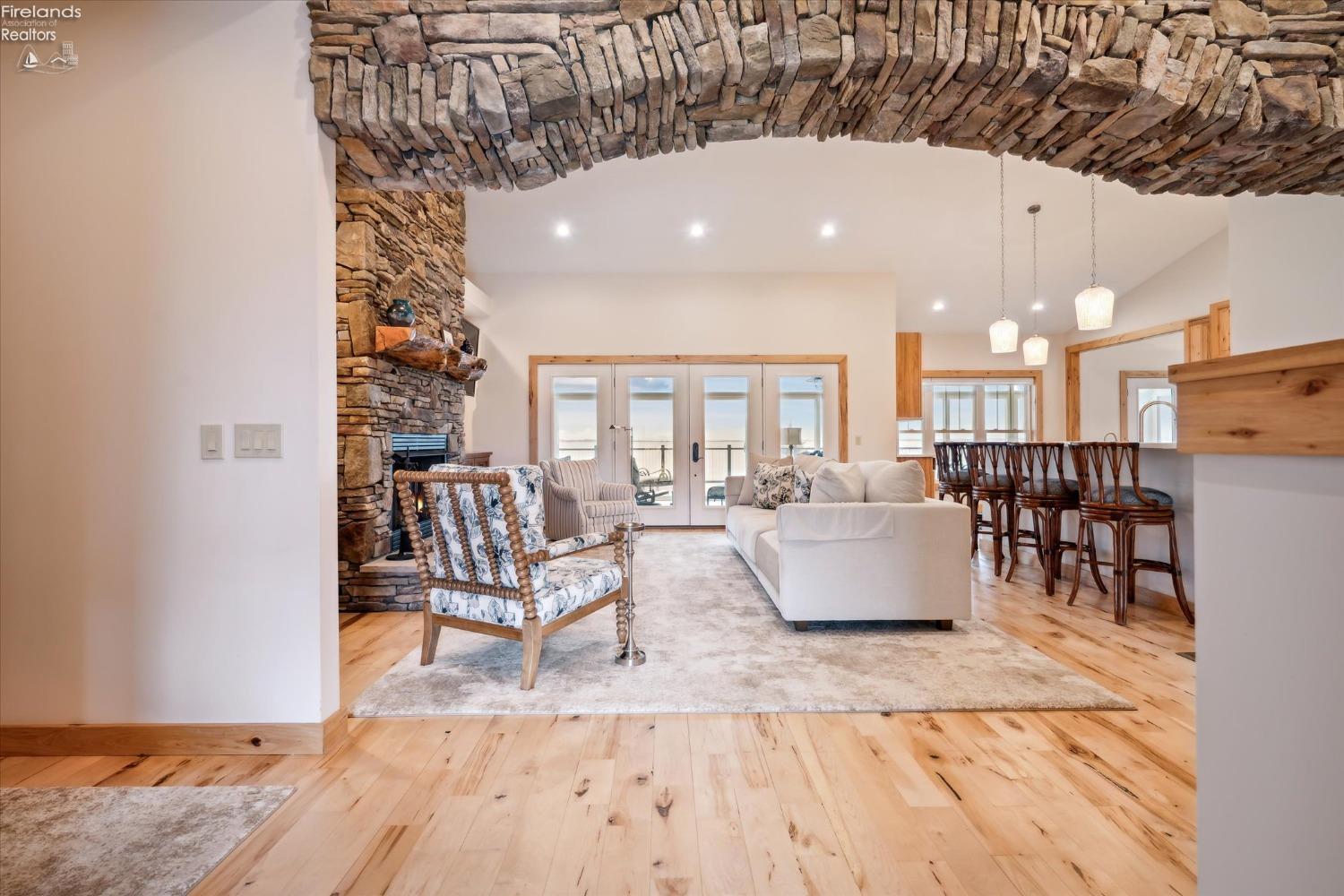 2789 S Waterside Court