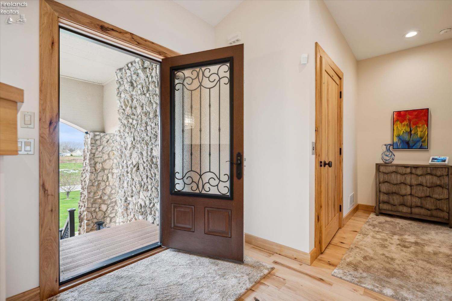 2789 S Waterside Court