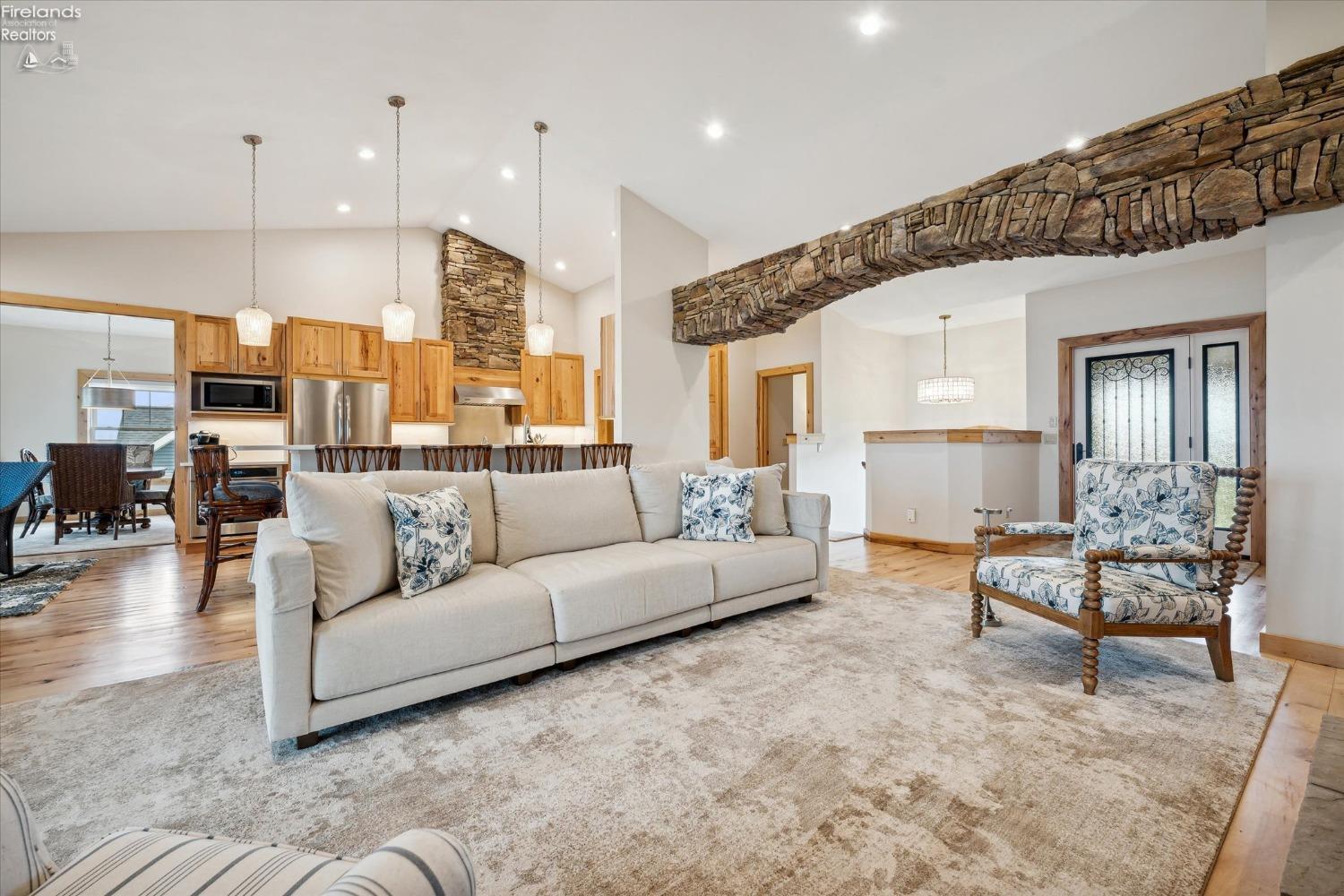 2789 S Waterside Court