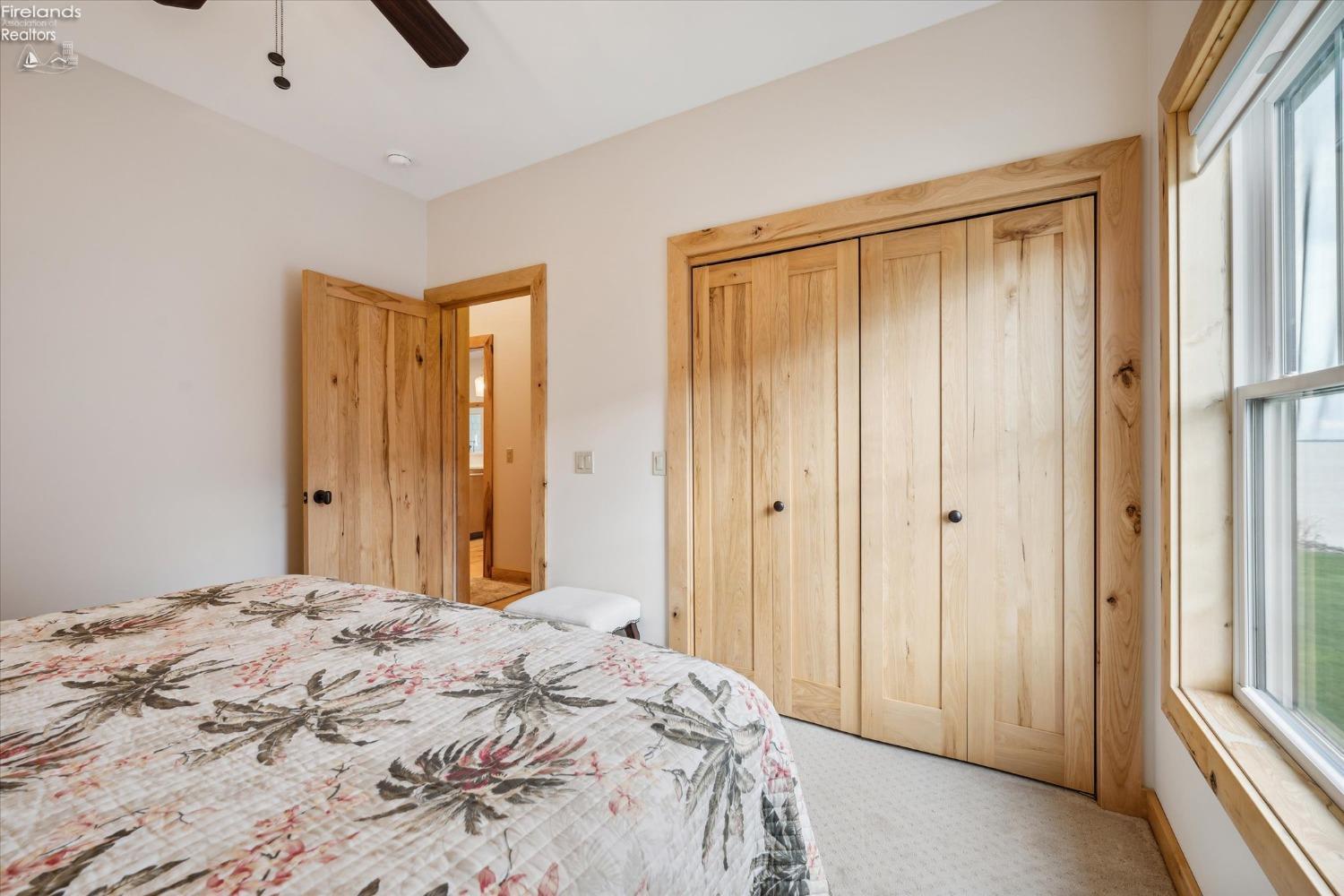 2789 S Waterside Court