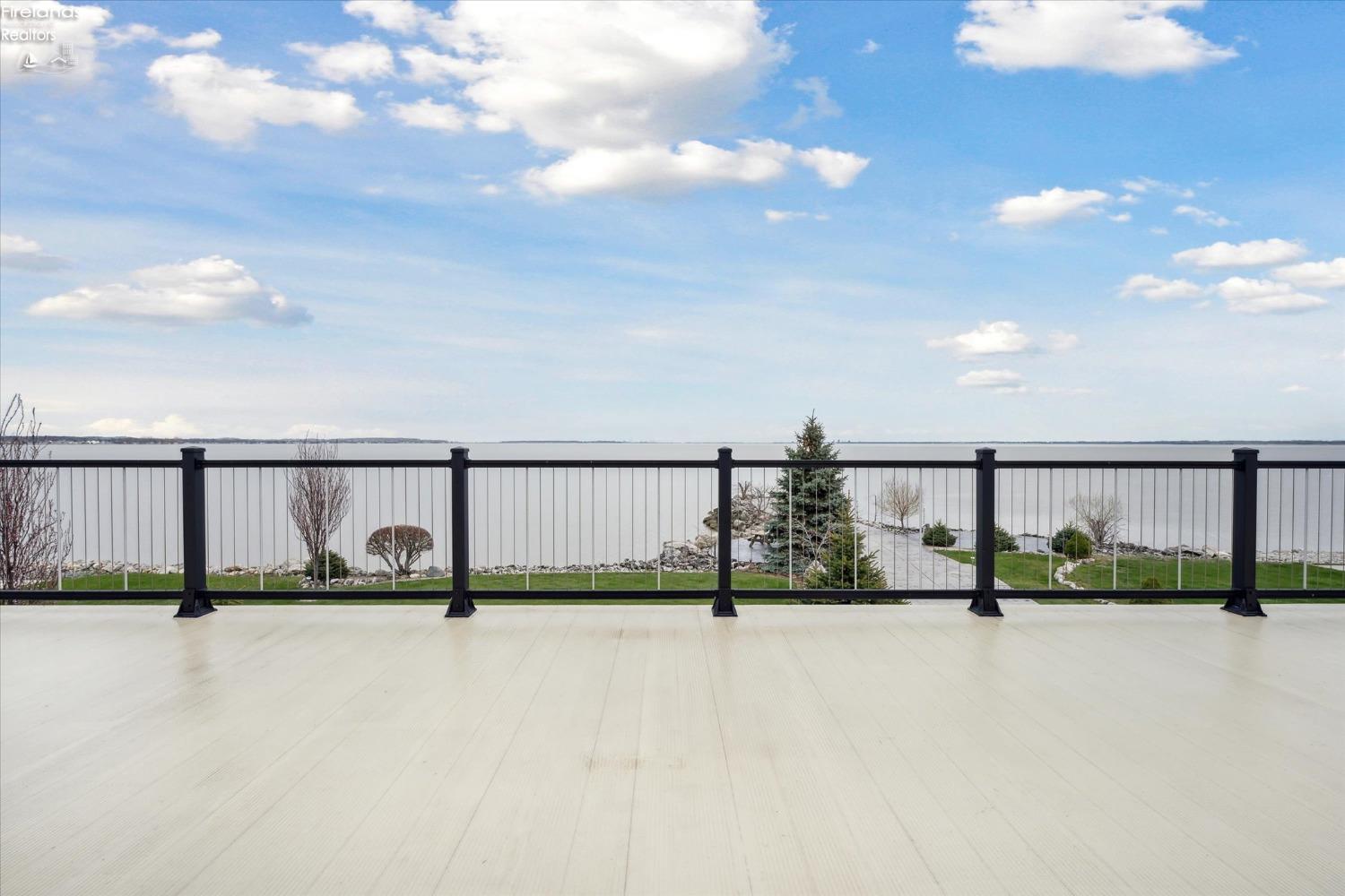 2789 S Waterside Court