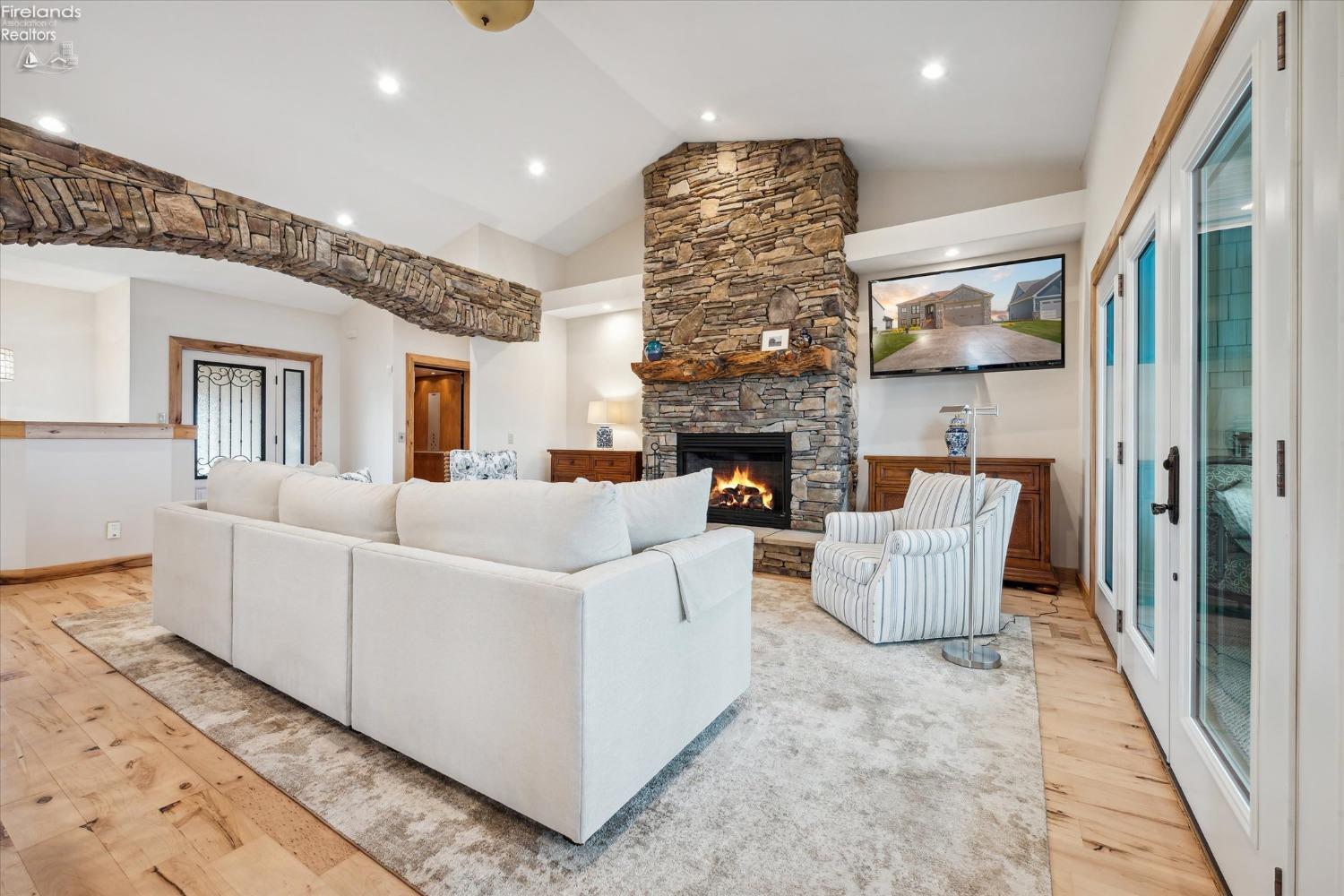 2789 S Waterside Court