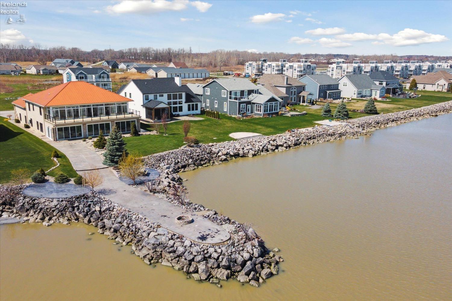 2789 S Waterside Court