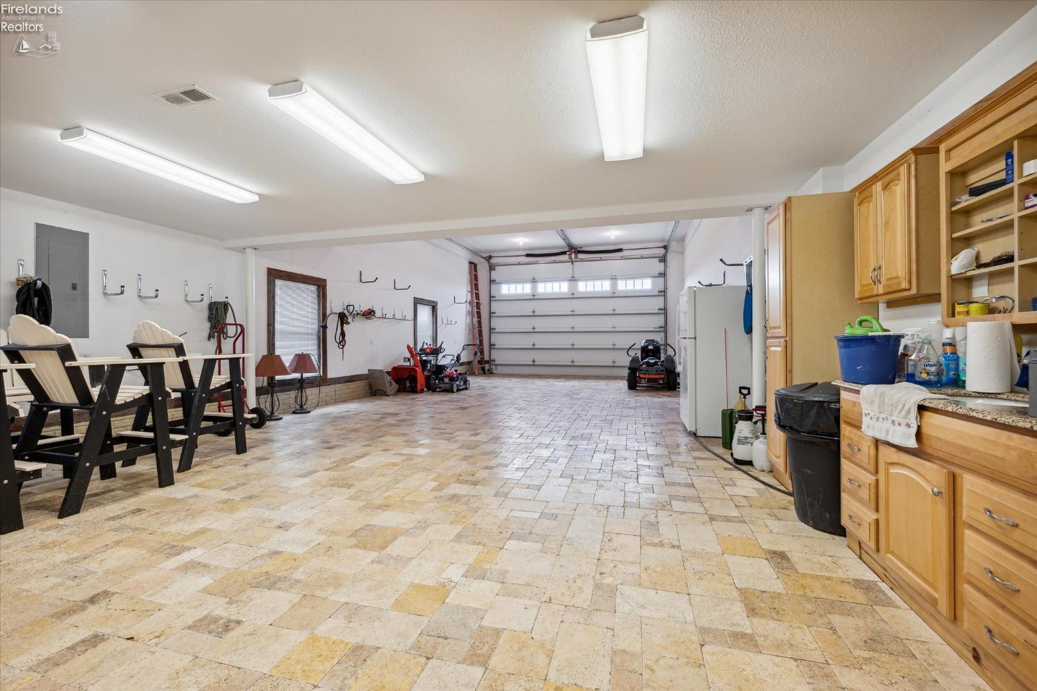 2789 S Waterside Court