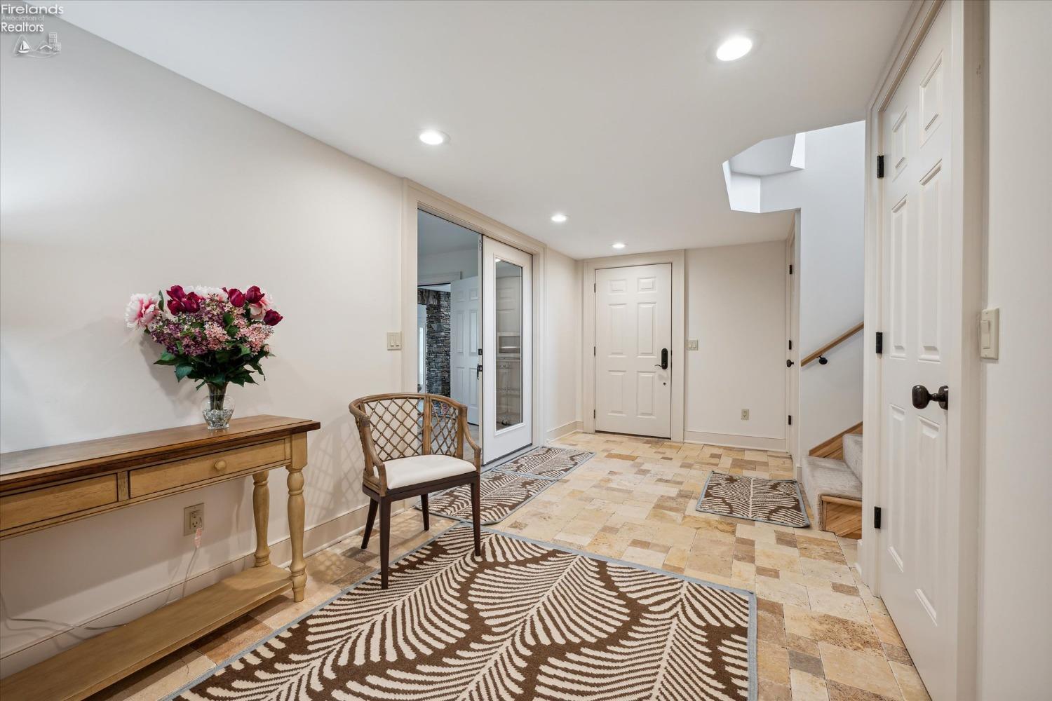 2789 S Waterside Court