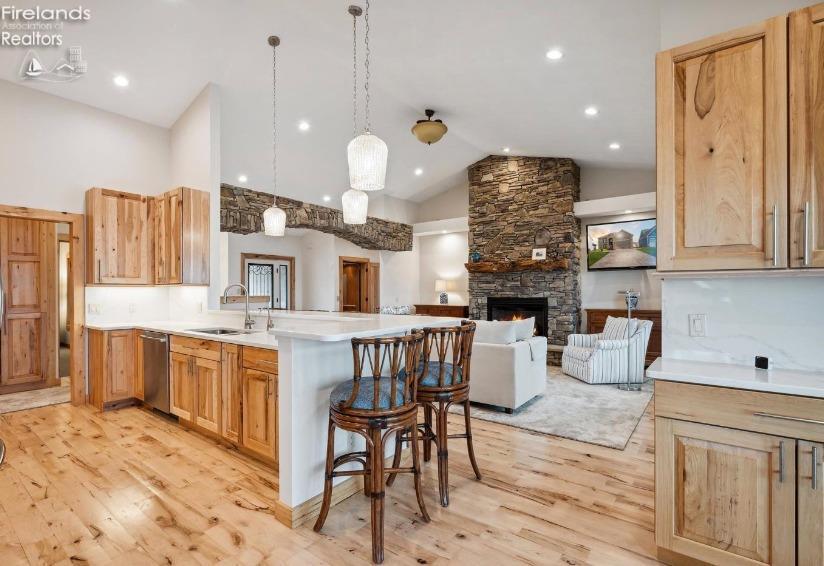 2789 S Waterside Court