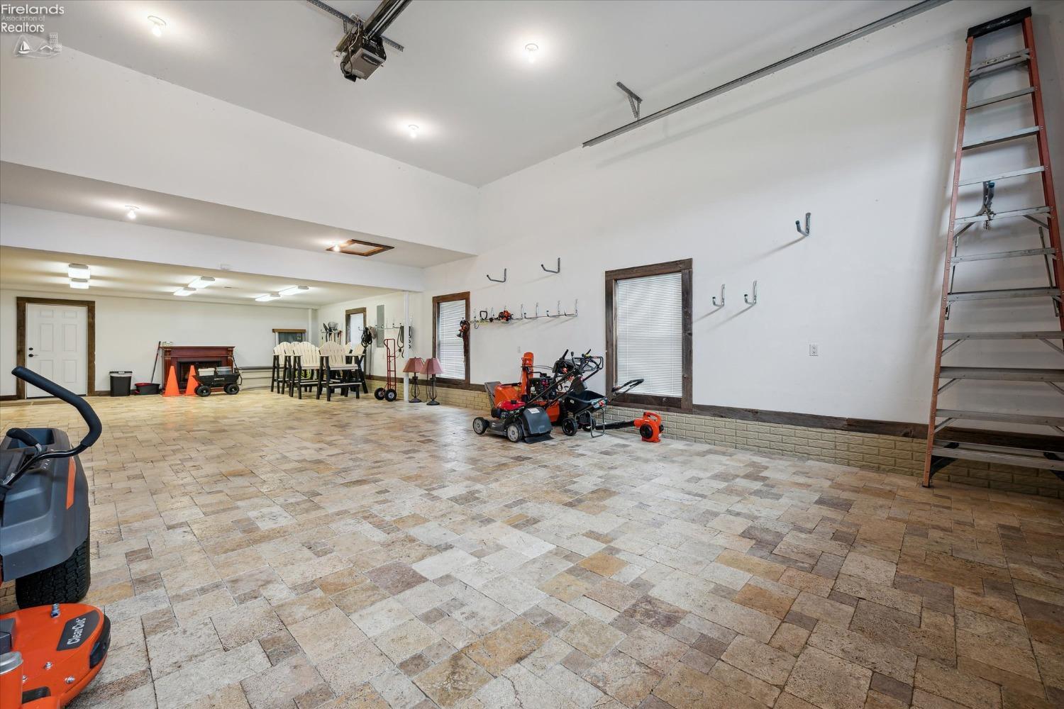 2789 S Waterside Court