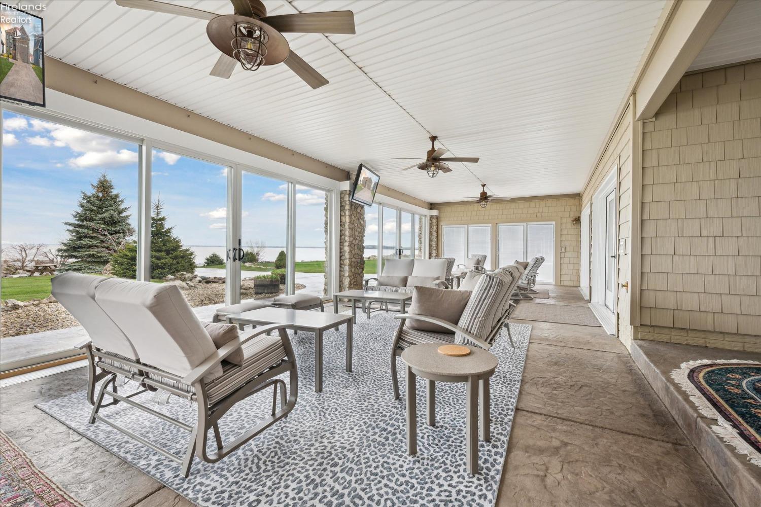 2789 S Waterside Court