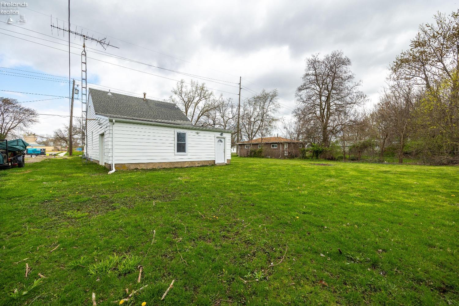 1202 E Parish