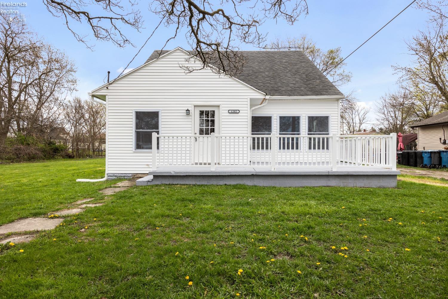1202 E Parish