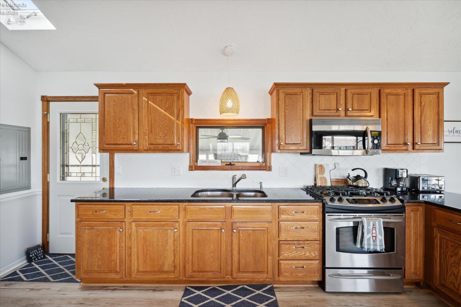 1601 N Anchor Avenue