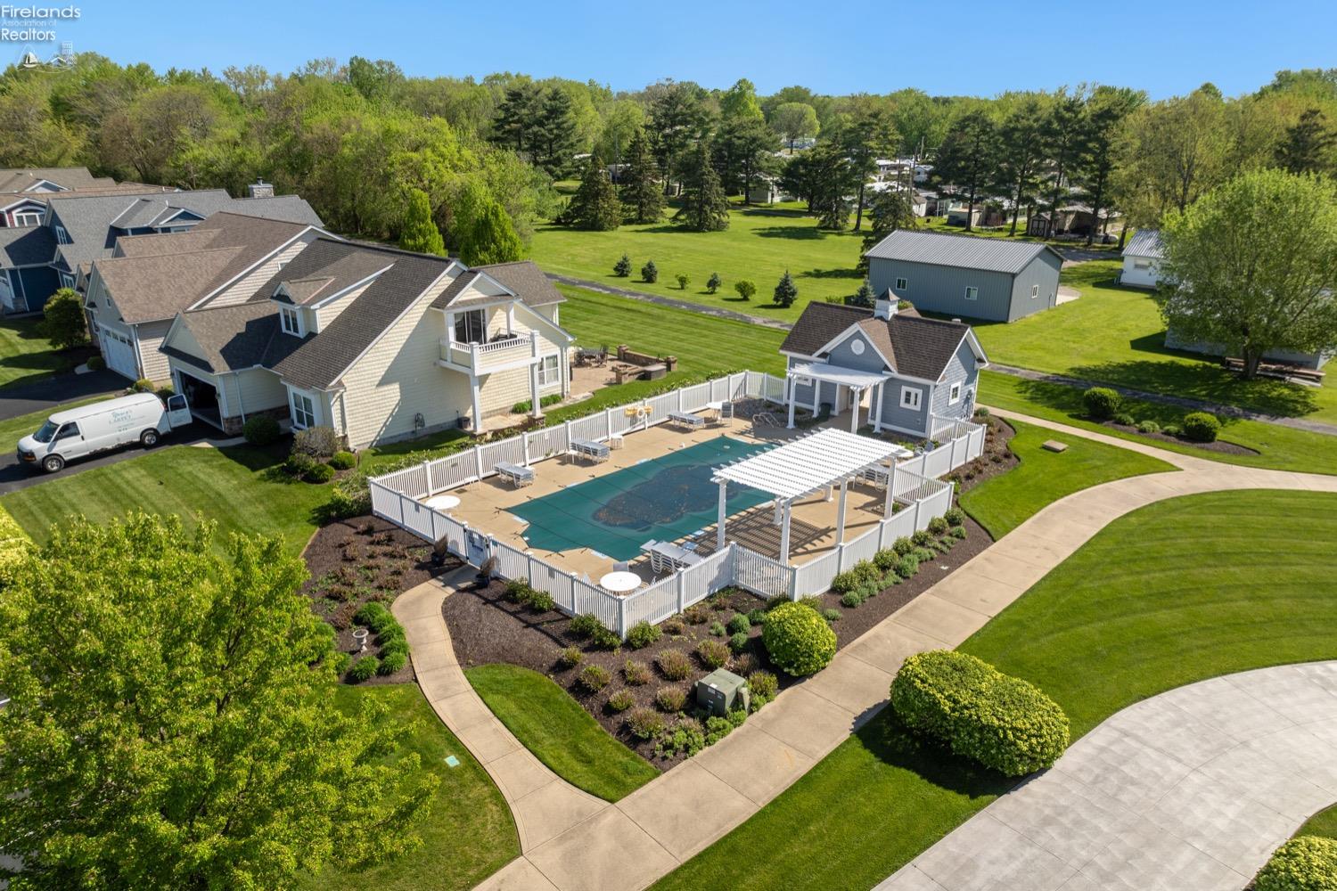 2040 S Bailiwick Lane
