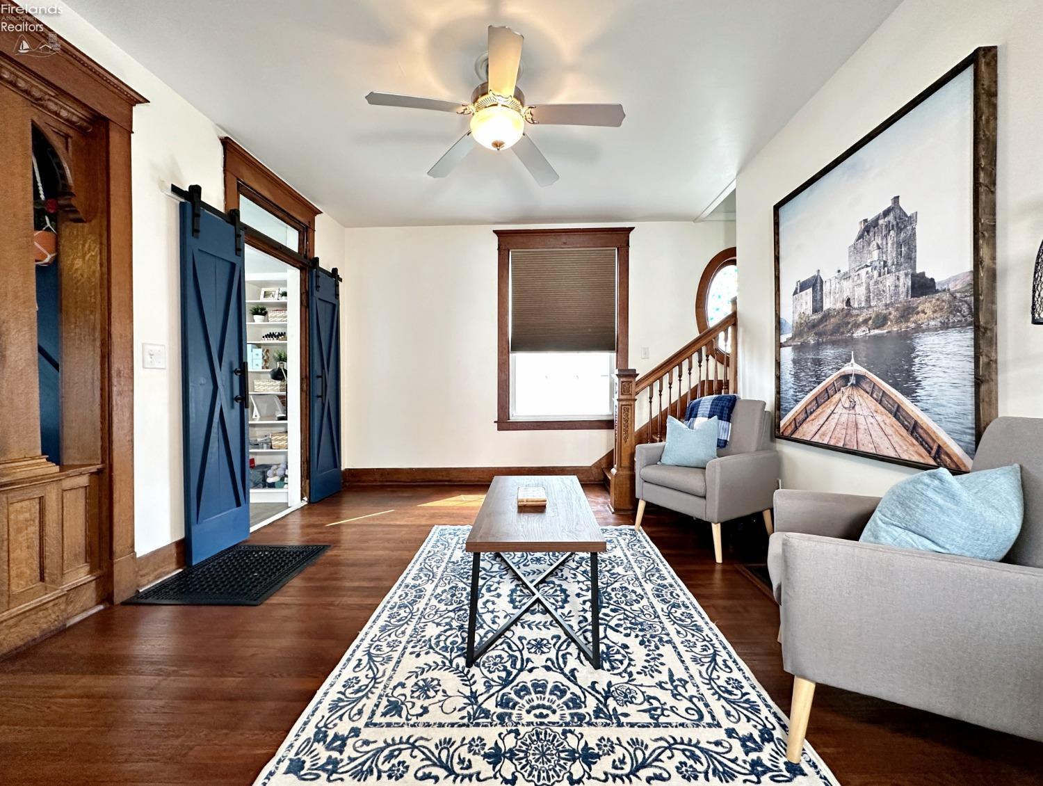 331 W Perry St Street