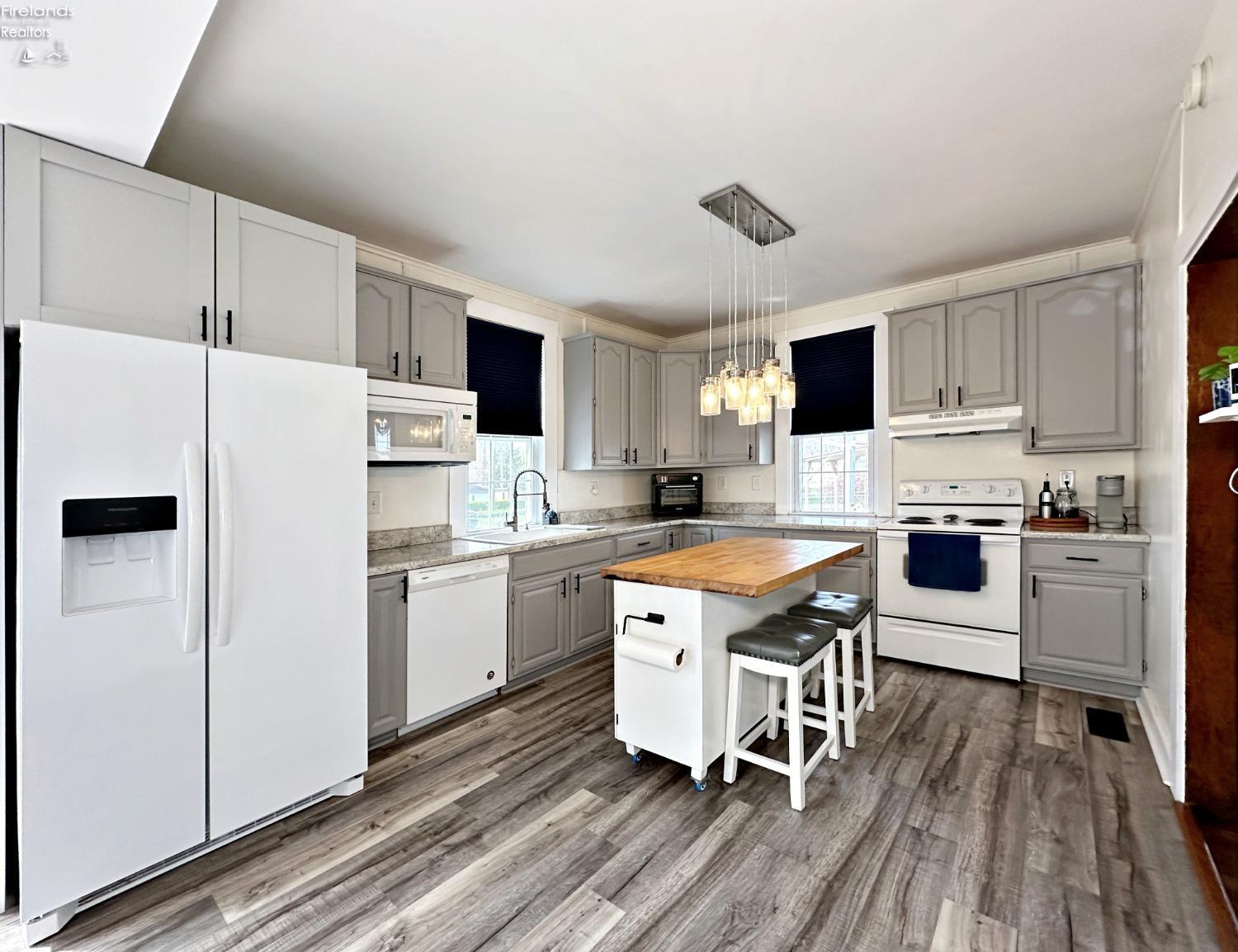 331 W Perry St Street