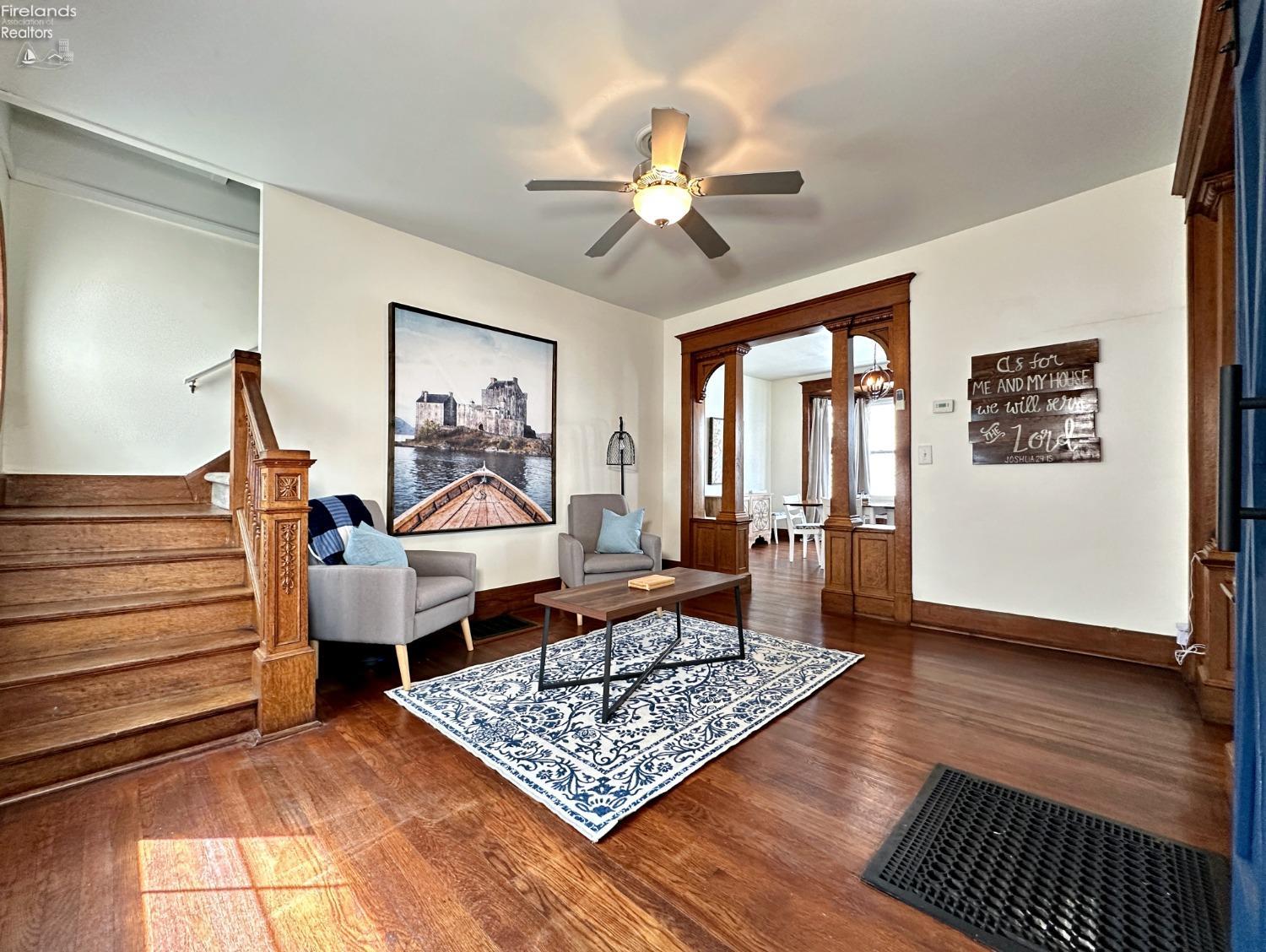 331 W Perry St Street