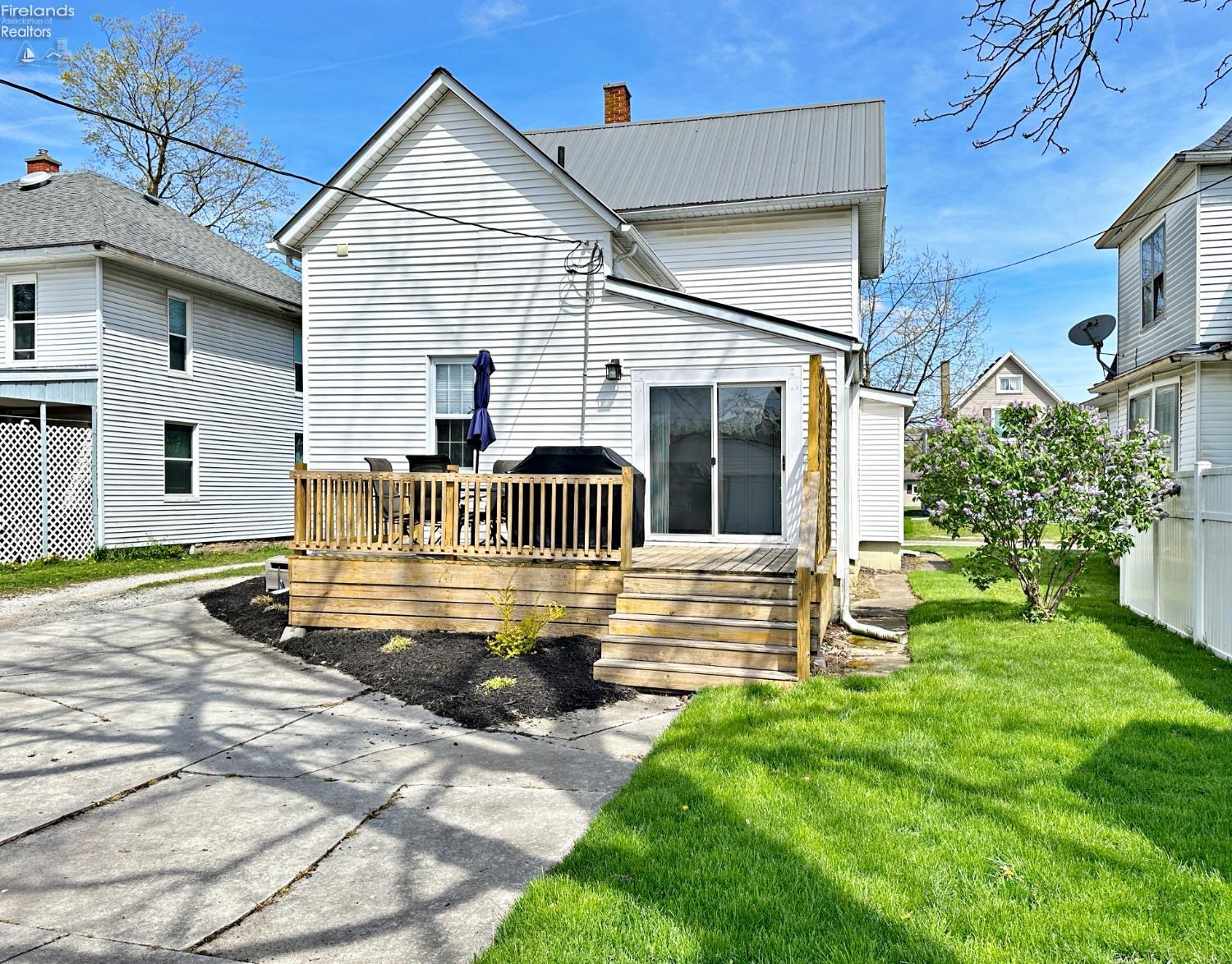 331 W Perry St Street