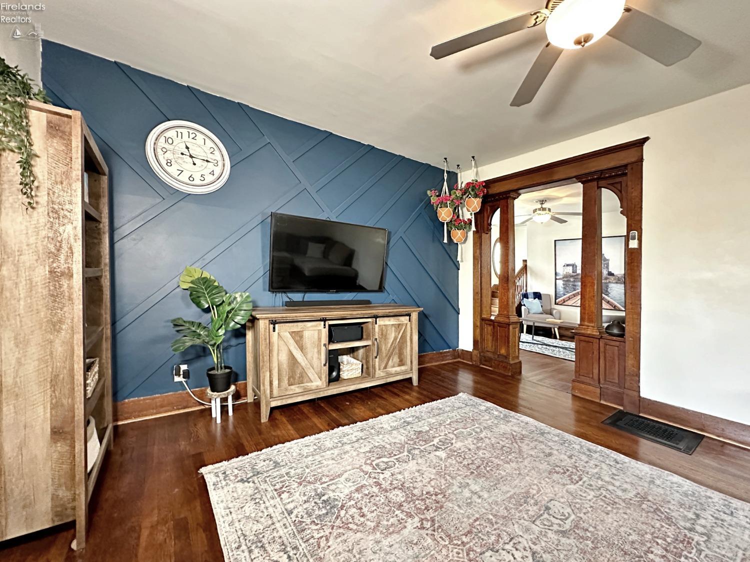 331 W Perry St Street