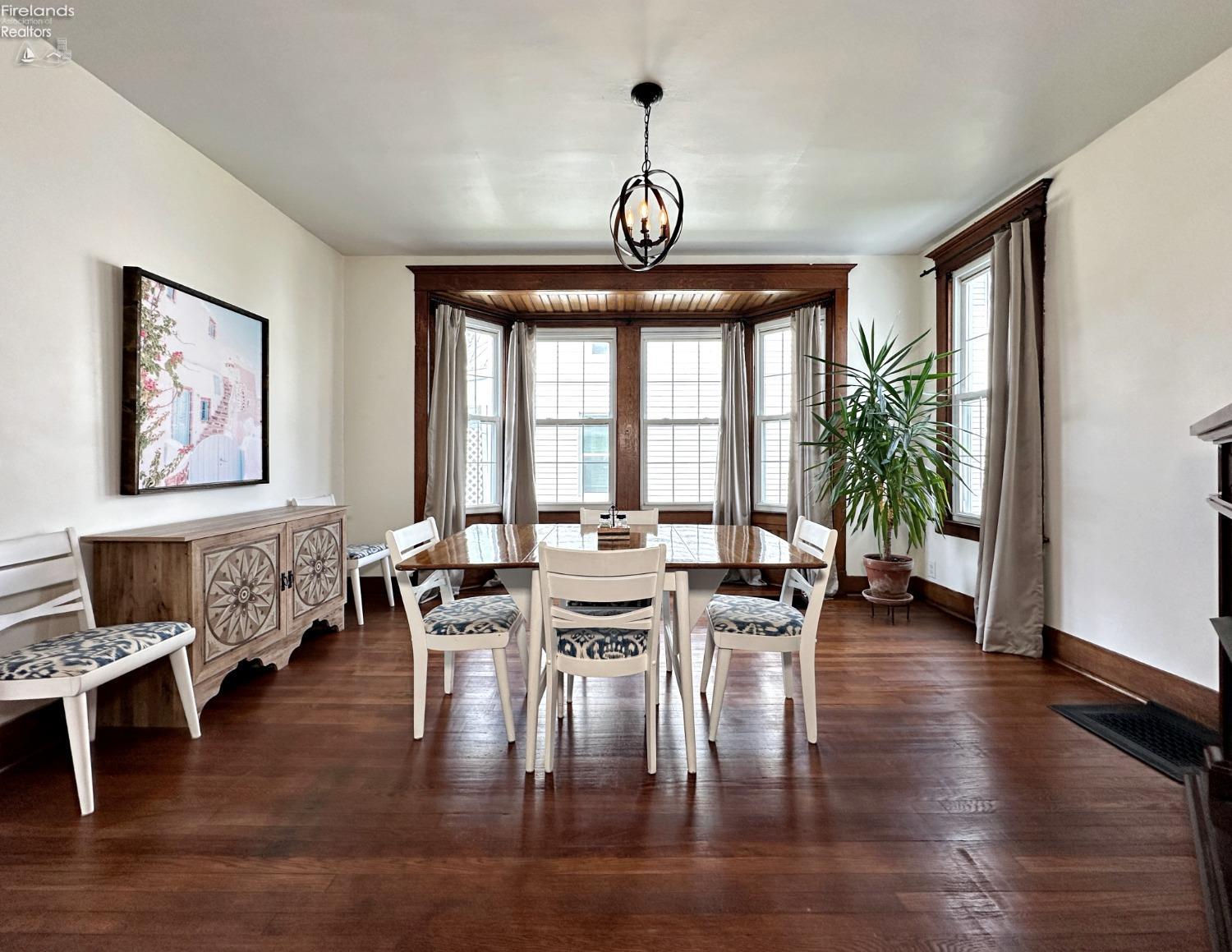 331 W Perry St Street