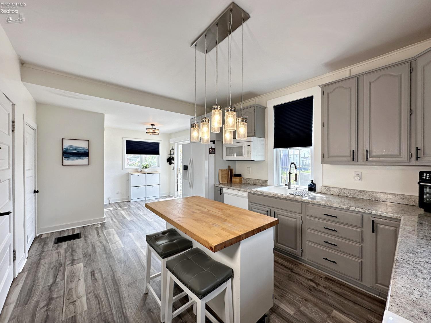 331 W Perry St Street