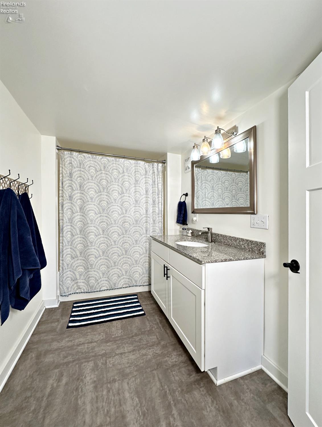 331 W Perry St Street