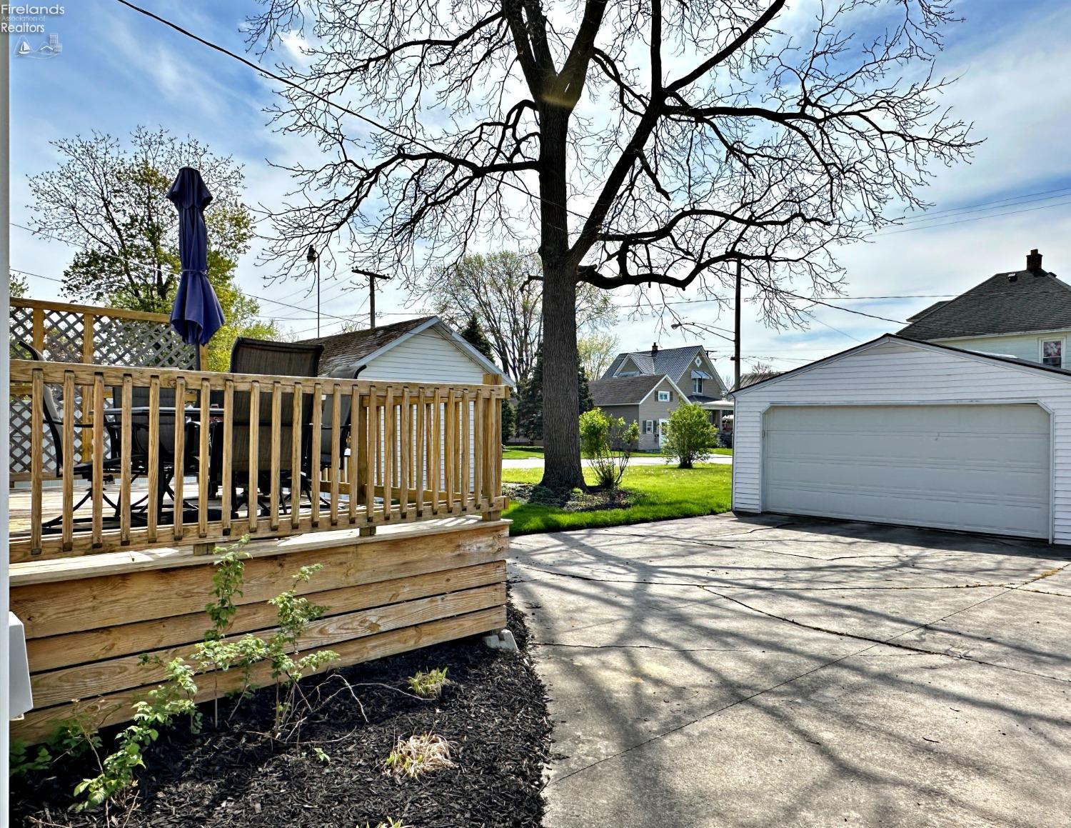 331 W Perry St Street