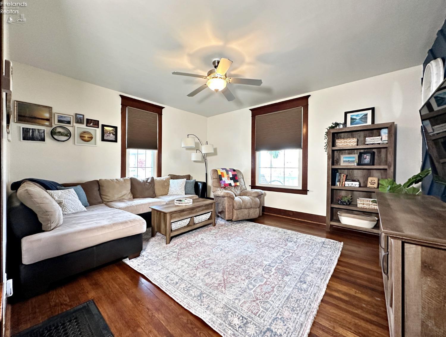 331 W Perry St Street