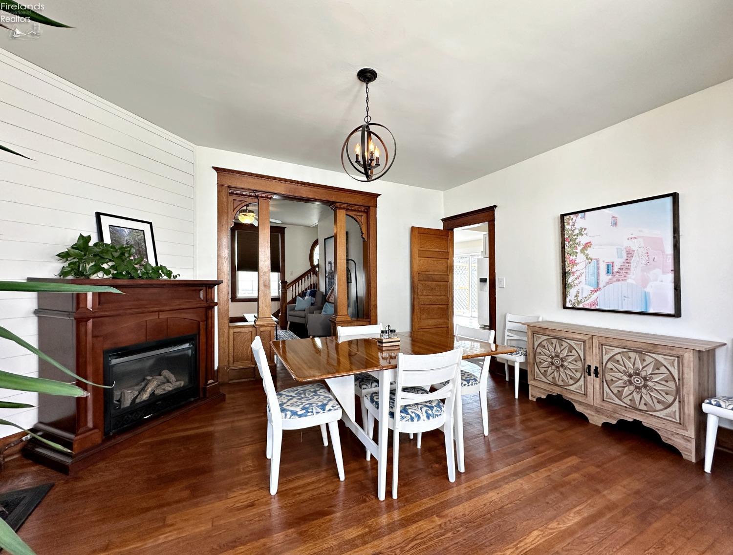 331 W Perry St Street