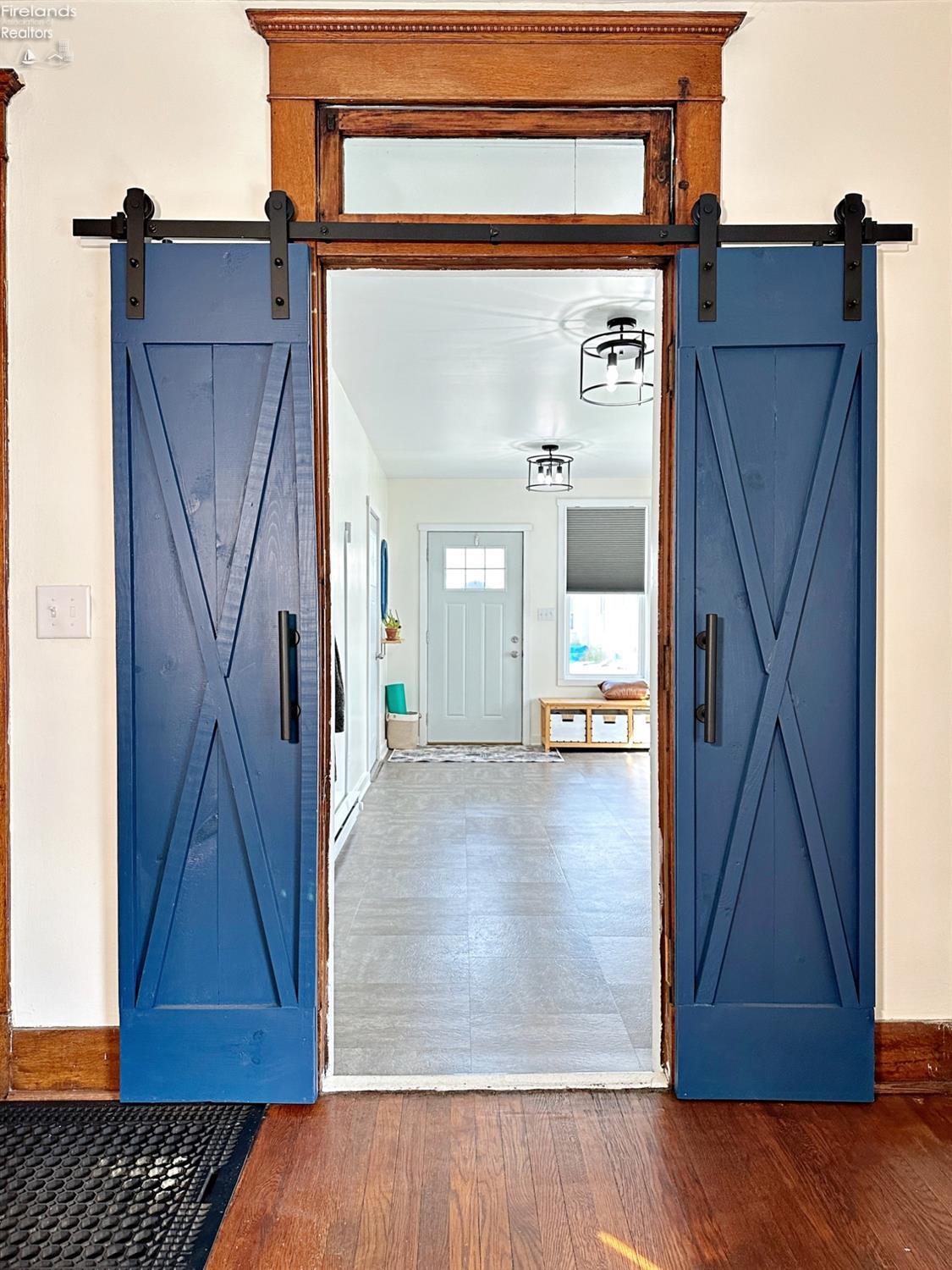 331 W Perry St Street