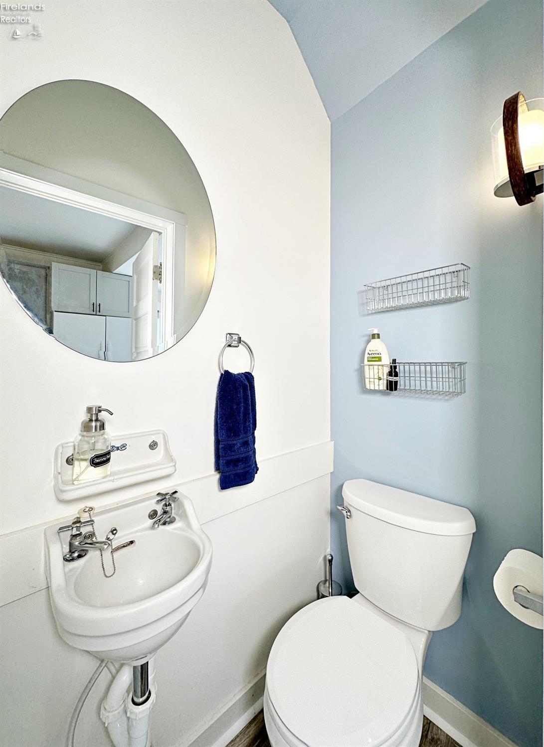 331 W Perry St Street