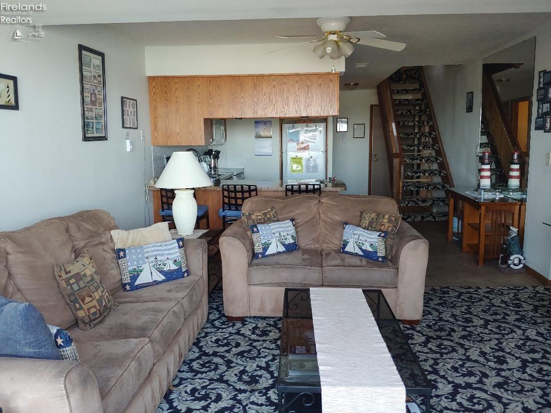 1803 E Perry