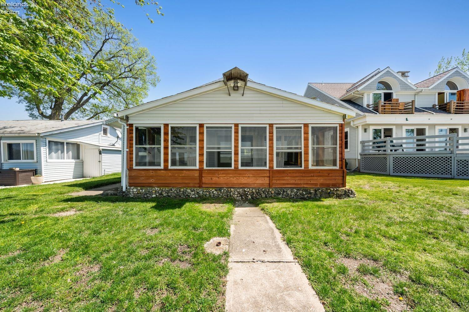 2737 E Sand Road