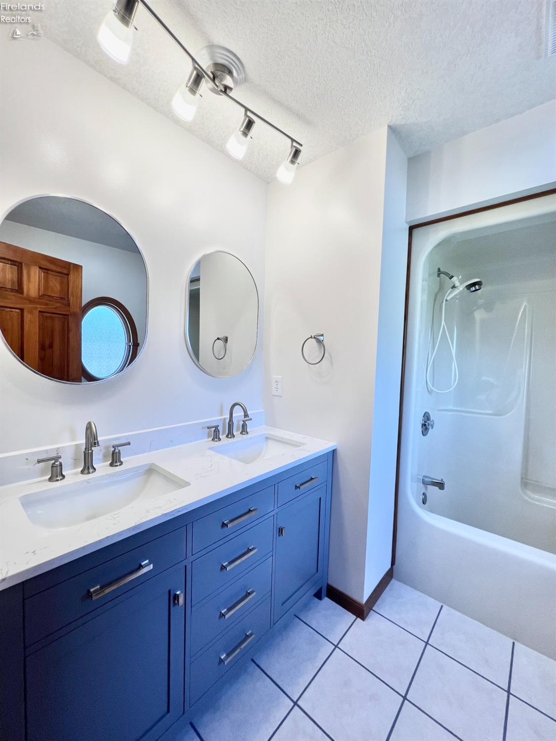 528 W Jamestown Avenue